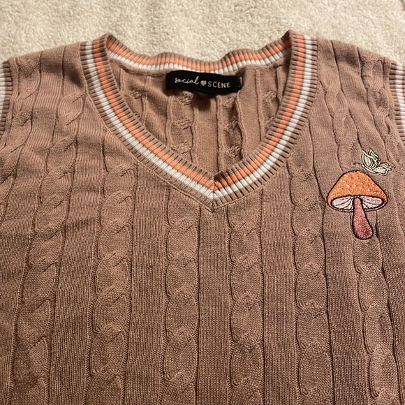 Crop top - Picture 2 of 2